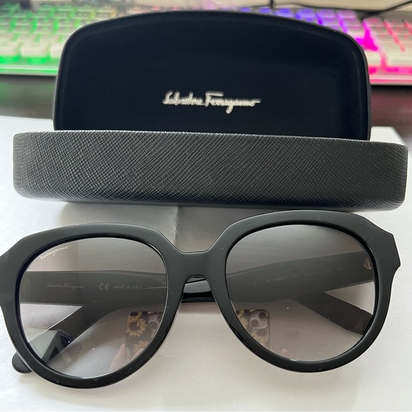 Ferragamo sunglasses (women’s) - Picture 8 of 10